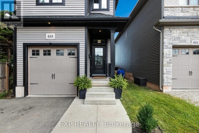 Photo du bâtiment - 688 Dunn Ave