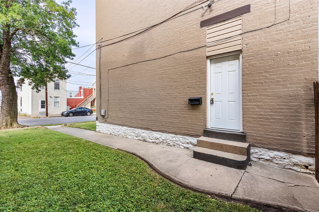 Building Photo - 1109 Isabella St
