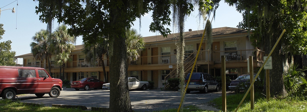Primary Photo - 2120 SW 13th St