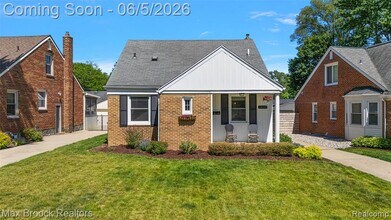 Building Photo - 4420 Elmwood Ave