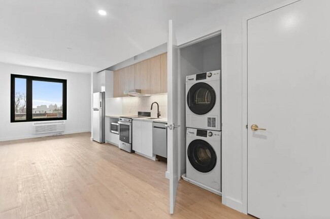 Foto del edificio - 0 bedroom in BROOKLYN NY 11216