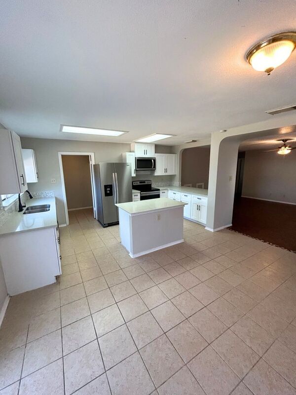 Building Photo - 8130 Cheryl Meadow Dr
