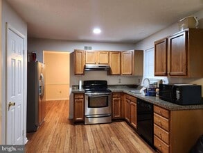Building Photo - 8813 Francesca Dr