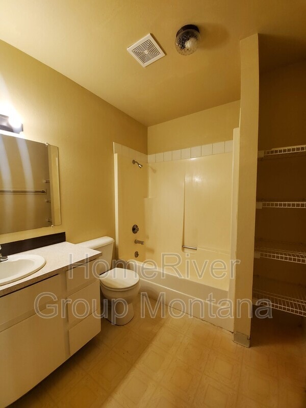 Building Photo - 913 Pattee Creek Dr