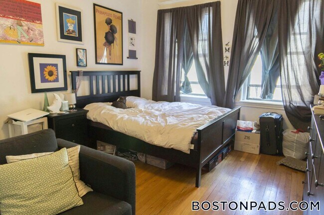 Building Photo - 143 Park Dr