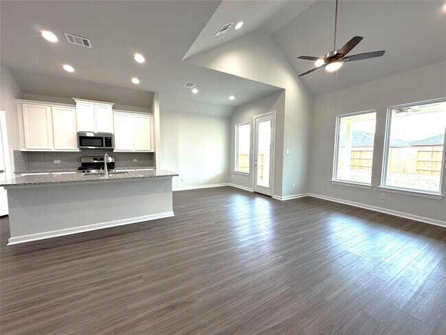 Foto del edificio - 926 Rosewood Trl