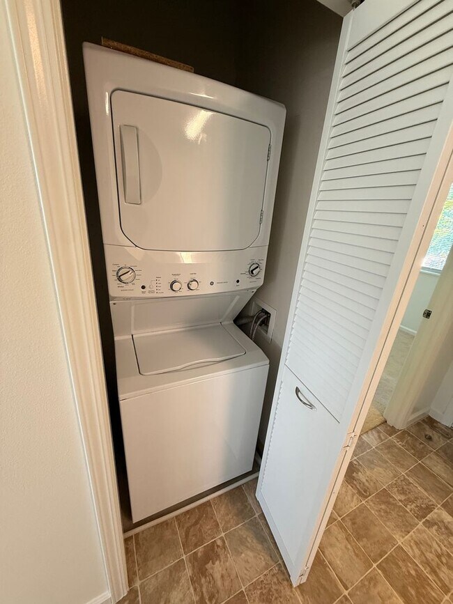 Foto del edificio - 2 Bedroom / 1.5 Bathroom Townhouse in Hoolea Terrace!