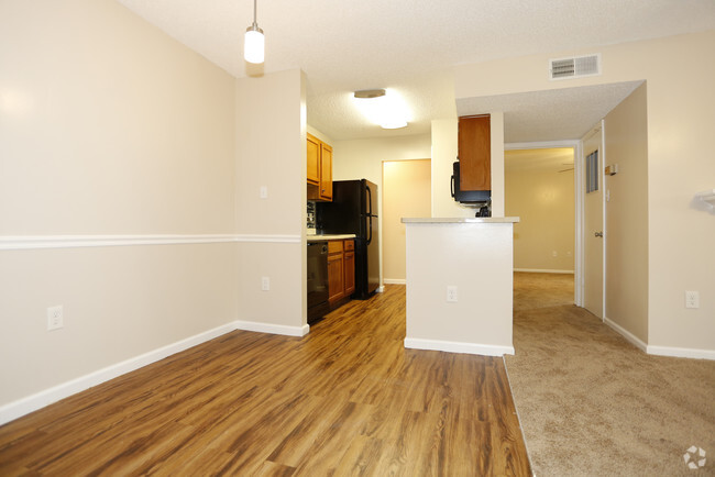 1BR/1BA -750SF - Edgewood