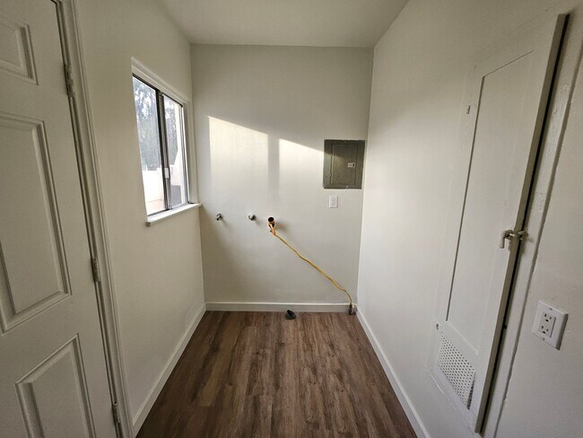 Foto del edificio - 931 N Screenland Dr