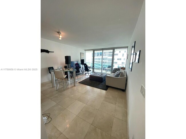 Building Photo - 1331 Brickell Bay Dr