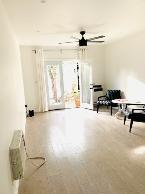 Sala de estar - 605 N Windsor Blvd