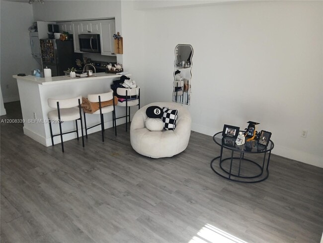 Foto del edificio - 5085 NW 7th St