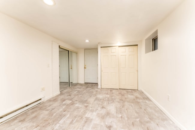 Building Photo - 68 Oakwood Ave