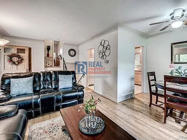 Building Photo - 2564 S Yates St