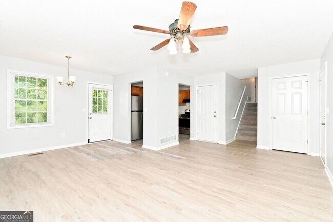 Building Photo - 229 Hampton Dr