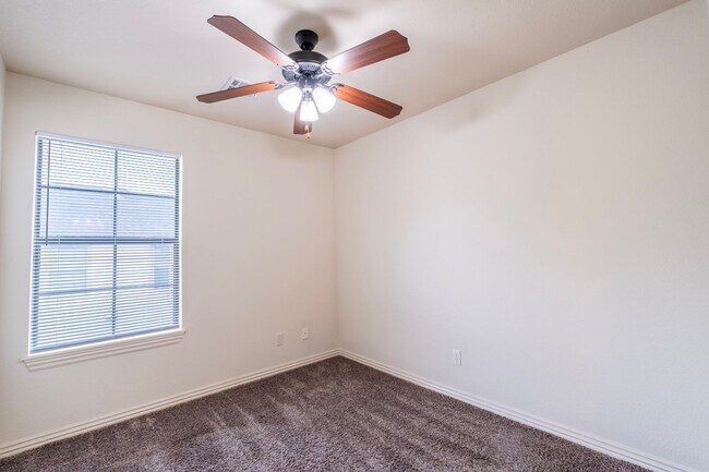 Foto del edificio - 2625 N Arroyo Ave