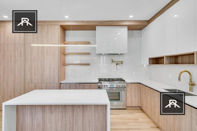 Building Photo - 4 bedroom in Brookline MA 02446