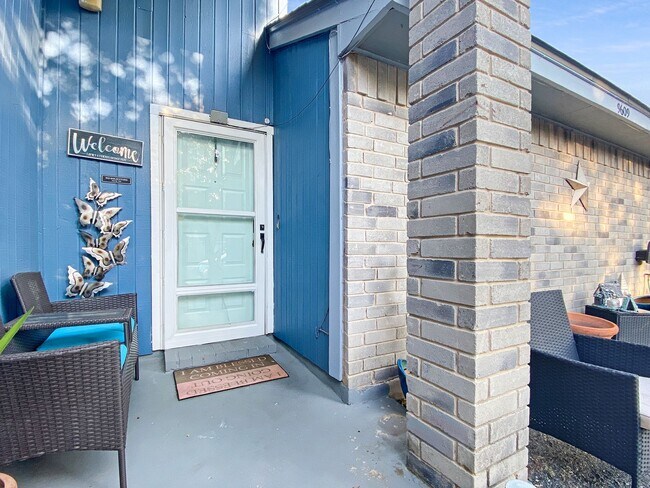 Foto del edificio - Beautifully Maintained 3 bedoom 2 bath Rental Home that Blends Comfort, Modern Convenience, and T...