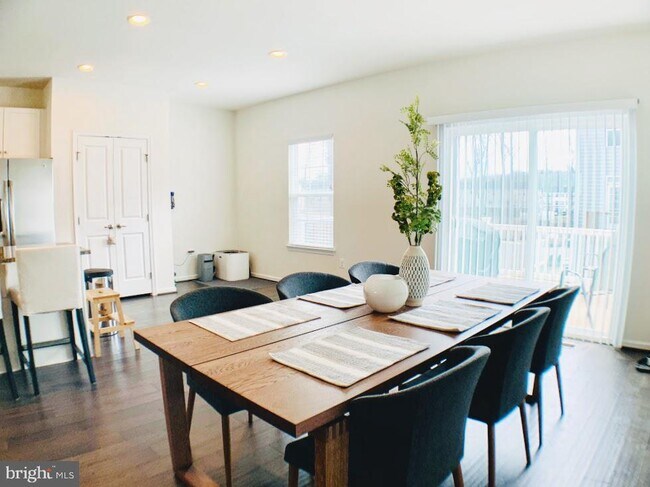 Building Photo - 307 Streamview Dr