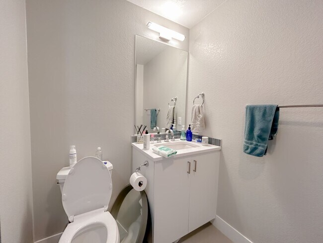 Foto del edificio - 2233 Eliot St