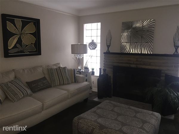 Foto del edificio - 16555 Collinson Ave