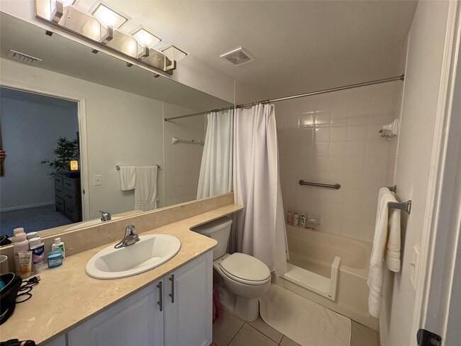 Building Photo - 780 S Sapodilla Ave