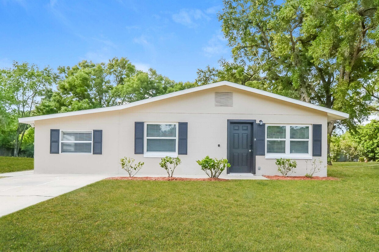 Foto principal - 375 Azalea Dr