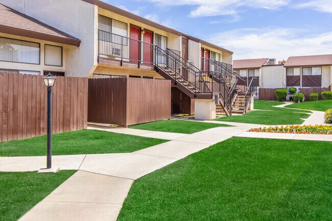 Foto del edificio - Cedarwood Apartments
