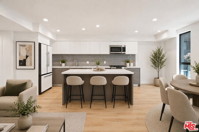 Building Photo - 1434 N Poinsettia Pl