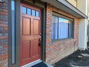 Building Photo - 2642 Alpine Blvd