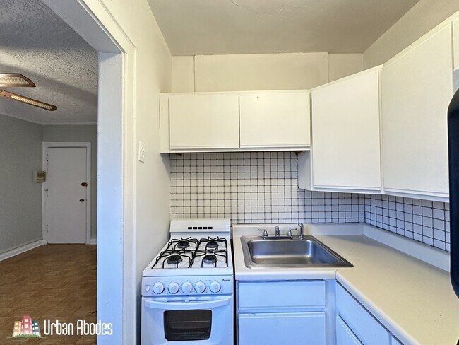 Foto del edificio - 701 W Belmont Ave