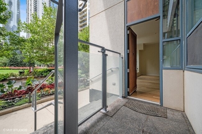 Building Photo - 201 N Westshore Dr