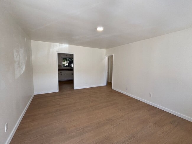 Building Photo - 6819 N Figueroa St