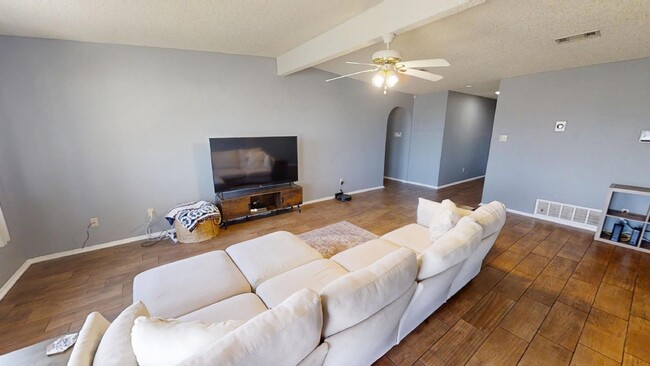 Building Photo - Embrace Spacious Living in Killeen!