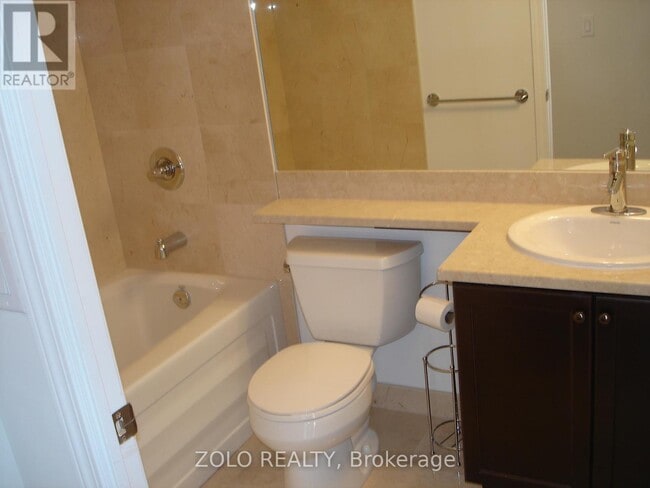 Building Photo - 736 Spadina Ave.