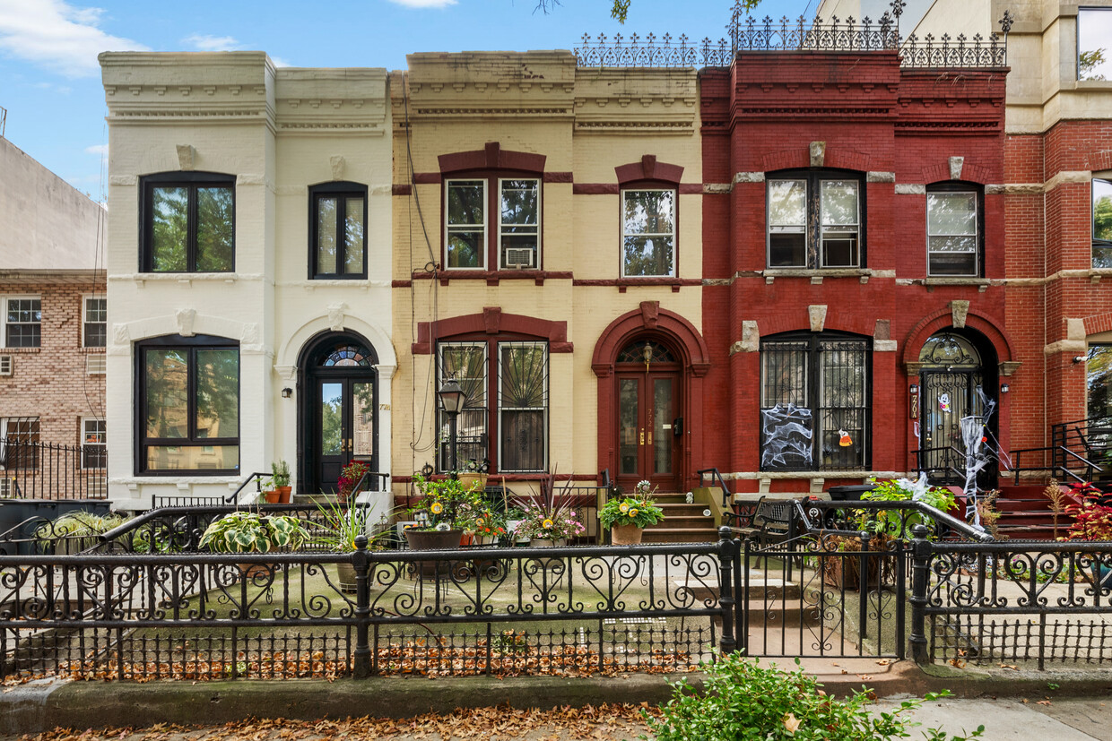 FRONT OF THE HOME - 772 Putnam Ave