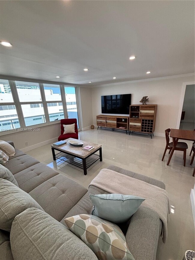 Foto del edificio - 3725 S Ocean Dr