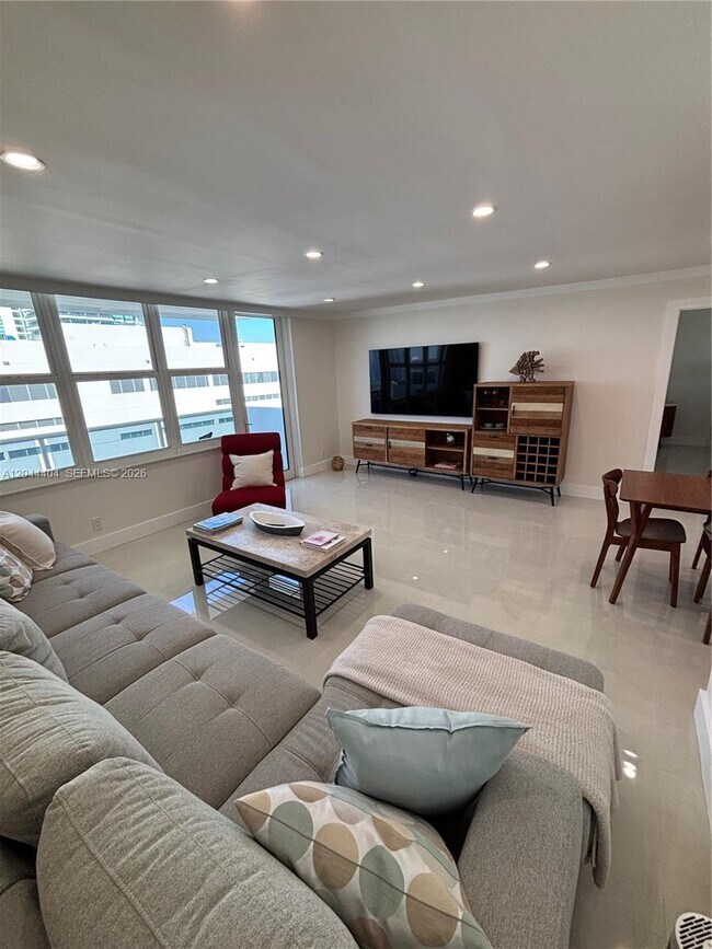 Building Photo - 3725 S Ocean Dr