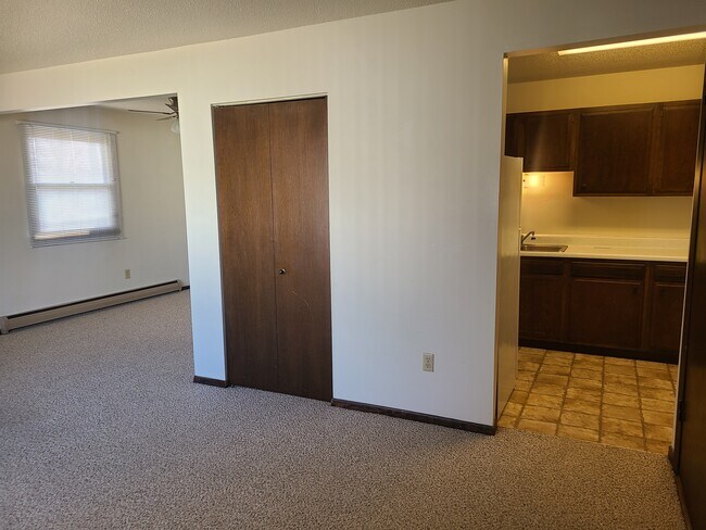 Building Photo - 719 2nd Ave W