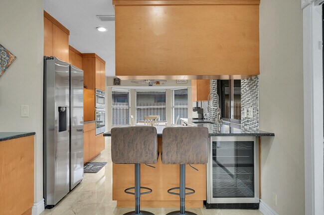 Building Photo - 614 Azure Ave