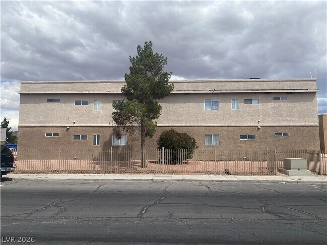 Foto del edificio - 1662 N Lamont St
