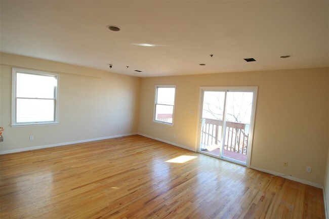 Building Photo - 253 Terrace Ave