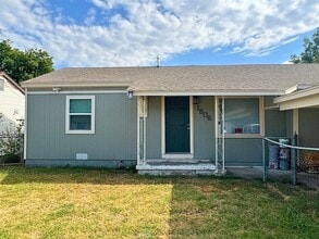 Building Photo - 1806 NW Ozmun Ave