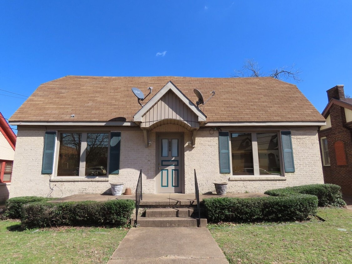 Primary Photo - Charming 1 Bedroom Duplex- Water, Trash & ...