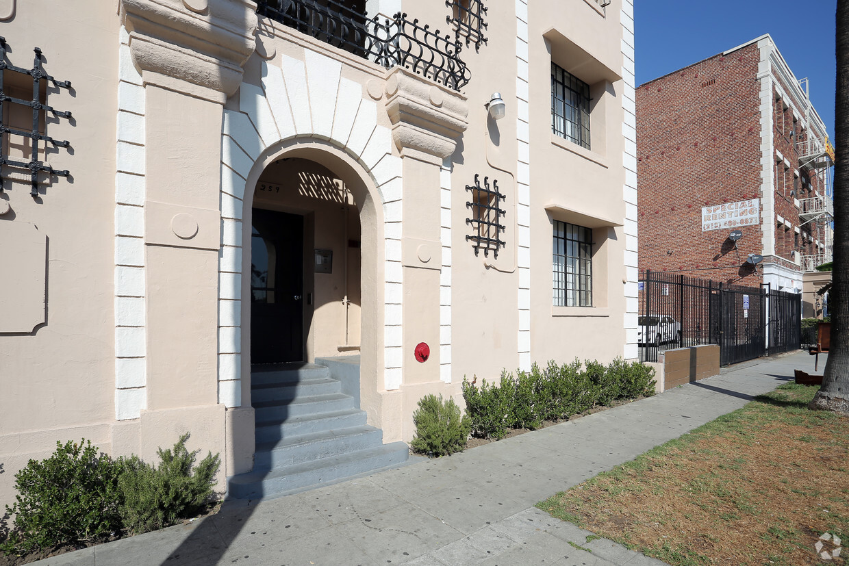 Building Photo - The Harvard Apartments