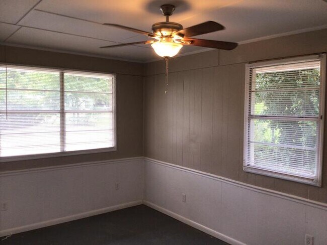 Building Photo - 438 Malone Ave