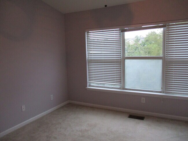 Foto del edificio - 3684 Summerlin Ln E
