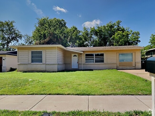 Building Photo - 2126 Ridgeway St