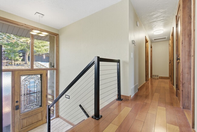 Building Photo - 8682 Alpen Cir