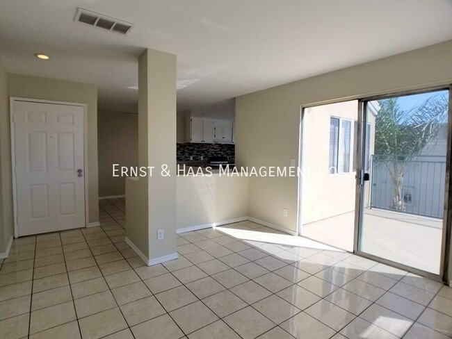 Foto del edificio - Beautiful 3 Bedroom 2 Bath Top Floor Condo...